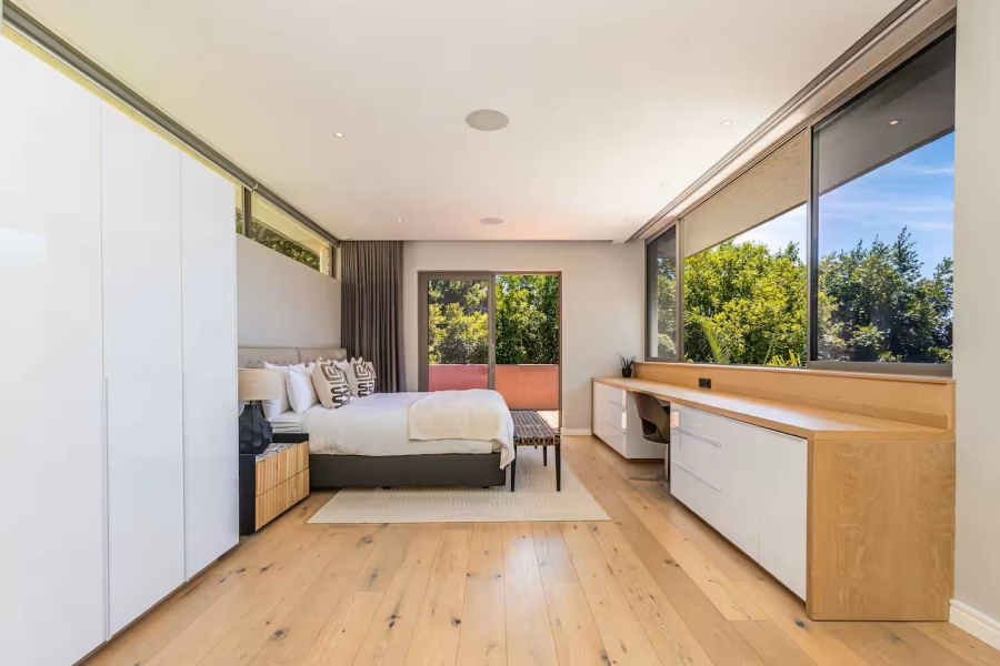 5 Bedroom Property for Sale in Fresnaye Western Cape